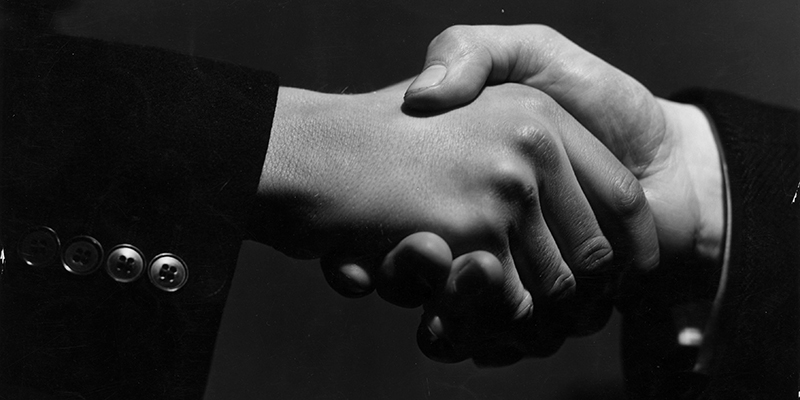 Stretta di mano — patto tra chef e ospite